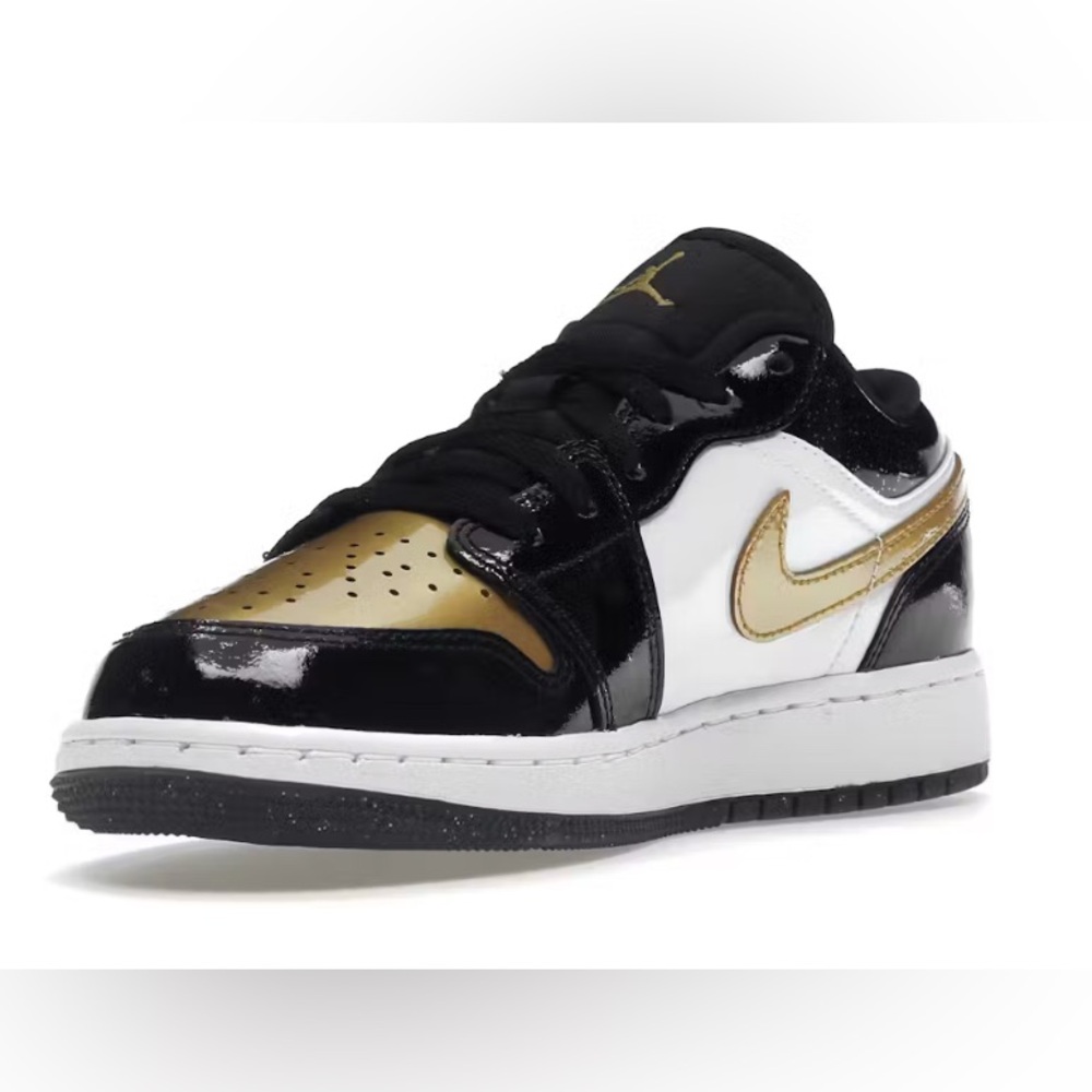 Youth 3.5 Jordan 1 Low SE Gold Toe (GS) LIKE NEW